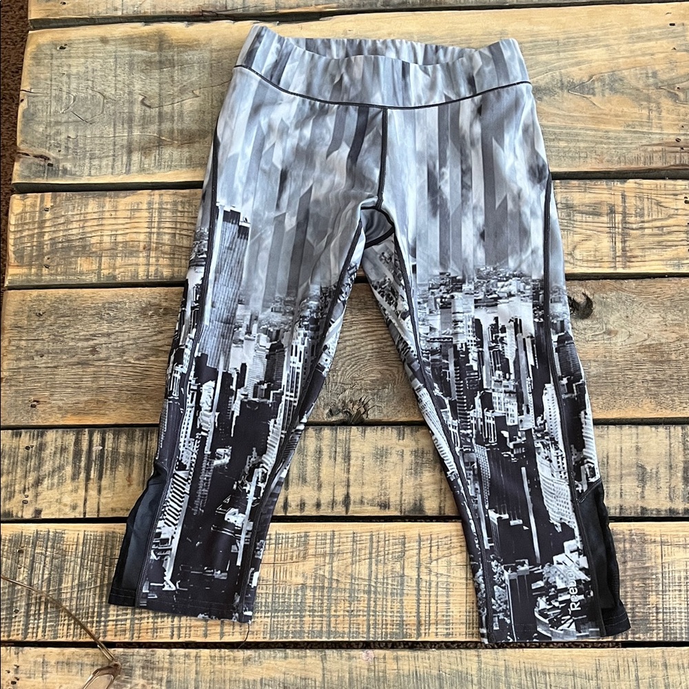 Reebok Women’s cropped Leggings with Urban Print - Gray and Black